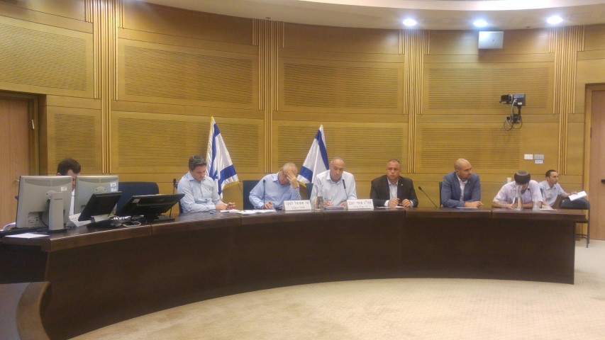 נציג המנהל האזרחי בוועדת חוץ וביטחון: "אנחנו לא יודעים כמה ערבים יש בשטחי C"