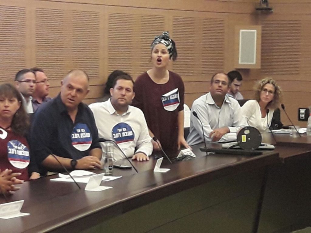 מהומה בוועדת הכספים: המשפחות השכולות התפרצו לוועדה ודרשו – "תמנעו פיגועים כמו שלנו!"