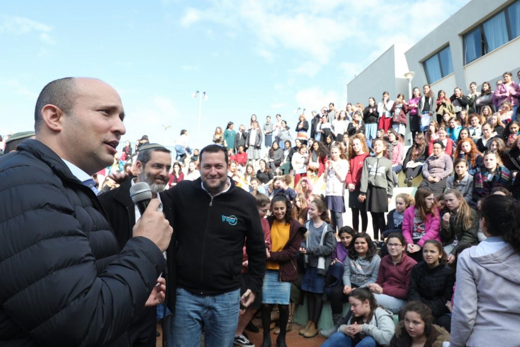 שר החינוך בנט באולפנת רבבה בשומרון: "החינוך לערכים בחשיבות עליונה"