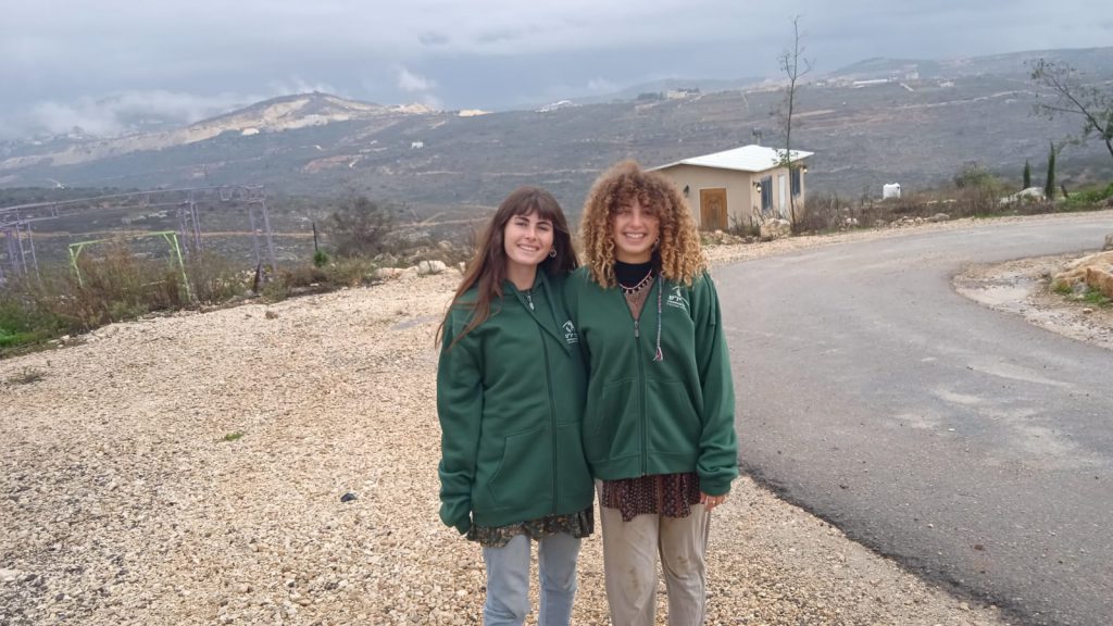 שומרים על השומרים: ציוד חם לחורף הוענק למתנדבי השומר יו"ש