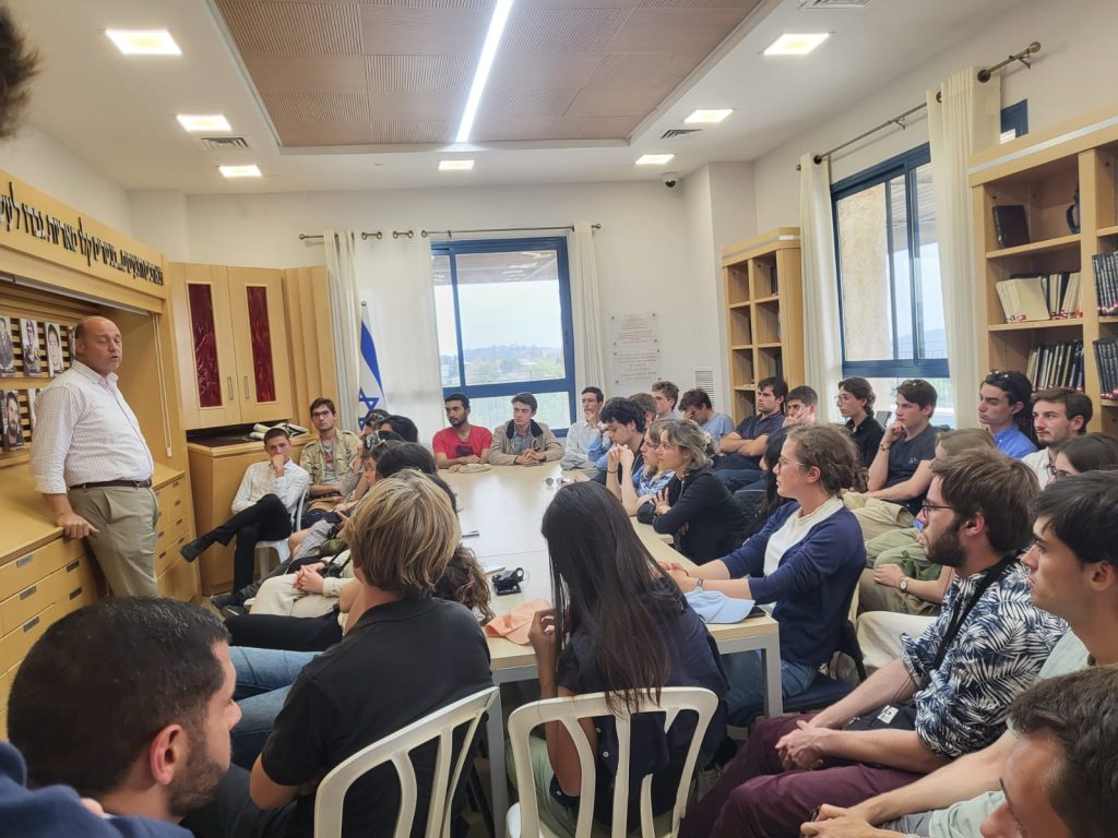 חברי הפרלמנט העתידיים של צרפת ביקרו בעלי: "הישראלים ממשיכים לבנות ולהתפתח – הפלסטינים ימשיכו להיעזר באונר"א ובשירותיו"