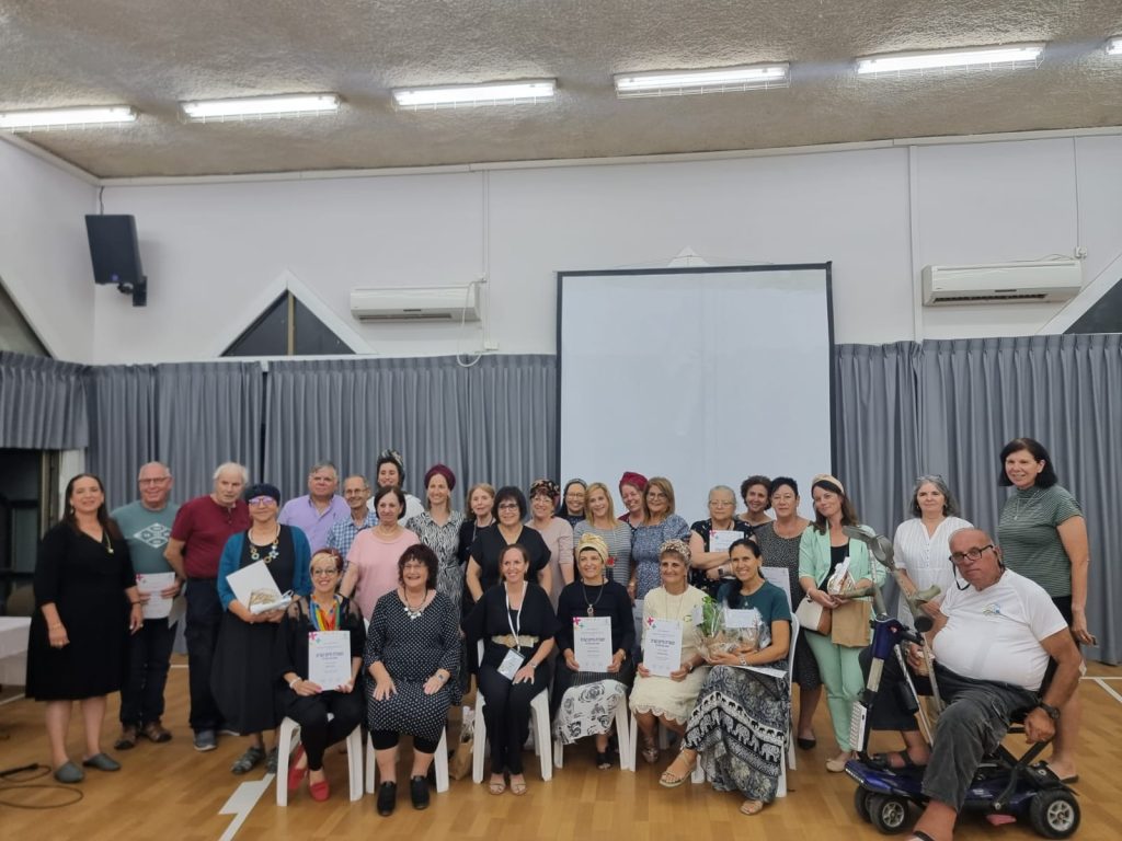 לראשונה: עשרות אזרחים ותיקים מהשומרון סיימו קורס יזמות למעורבות בקהילה קורס יזמות למעורבות בקהילה