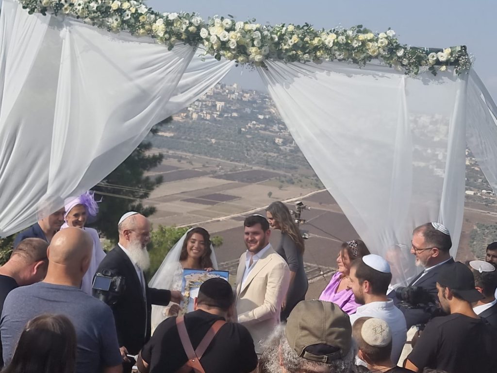 חתונה בצל הלחימה. מבוא דותן
